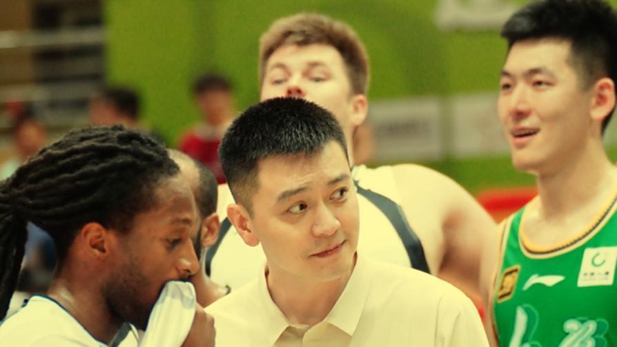 辽篮热身赛大胜52分!韩德君接班人让人放心,赵继伟替补不负众望